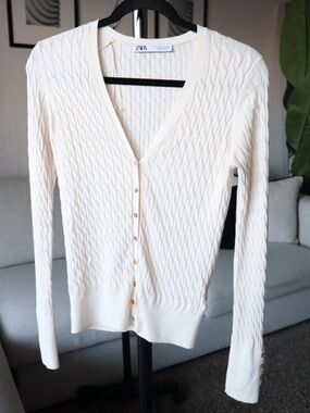Zara Cream Cable Knit V-Neck Button-Up Cardigan